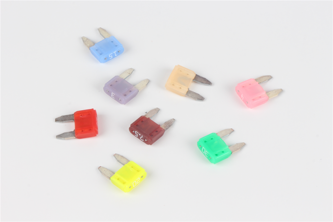 Le fusible des véhicules à moteur de lame de Mini Fast Blow Fuse DC32V 4Amp petit branchent dans le fusible fabriqué en Chine