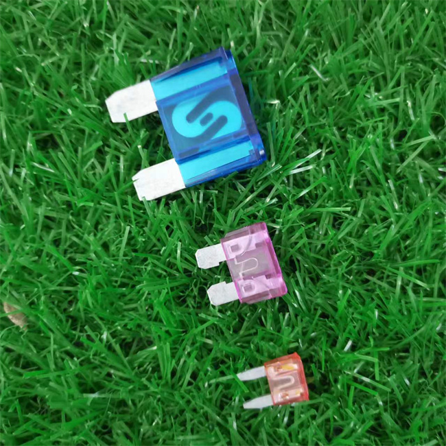 Fusible des véhicules à moteur de lame de DC80V 60Amp pour le véhicule électrique et le module de communication 5G