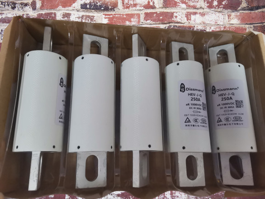 250A les fusibles des véhicules à moteur en céramique DC1000V HEV fond des fusibles de batterie d'énergie