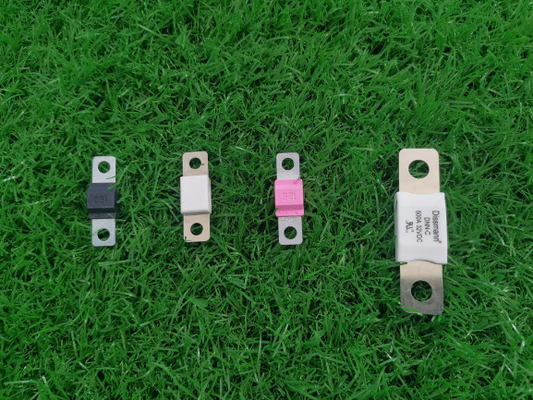 Utilisation principale de fusible automobile en céramique dans le fusible standard UL de sécurité de batterie de voiture en Chine