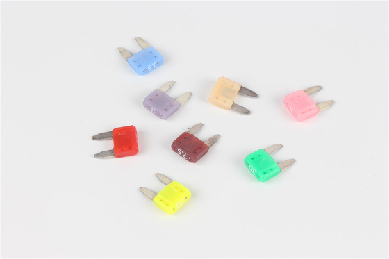 Mini Fast Blow Fuse, fusible des véhicules à moteur de lame de DC32V 4Amp petit branchent
