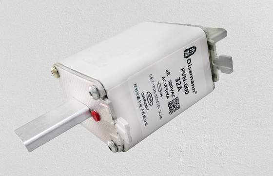 Le chargeur de batterie picovolte solaire fond le corps carré que 750volt a évalué la tension