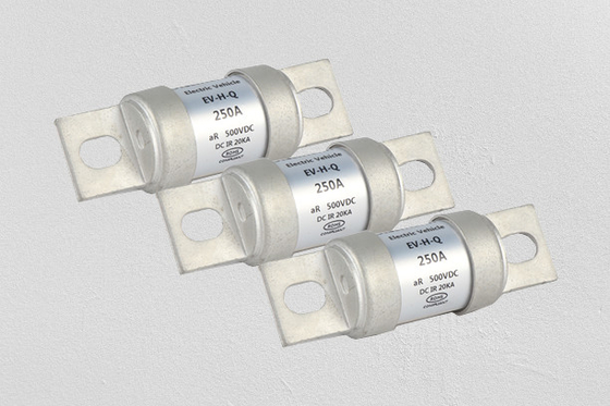 Couleur blanche de rupture élevée du fusible AC690V de capacité de véhicule électrique